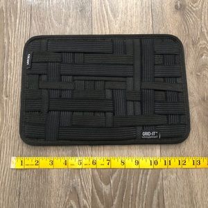 GRID IT Elastic Travel Makeup Electronic Organizer